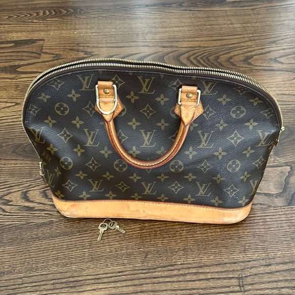 USED Louis Vuitton handbag. - Picture 1 of 7